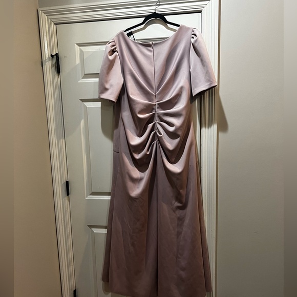 NWT! Xscape Side Ruched Ruffle Details Scuba Crepe Gown 22W - Picture 4 of 8